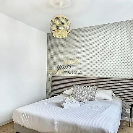 Victoria Yourhosthelper * Deauville