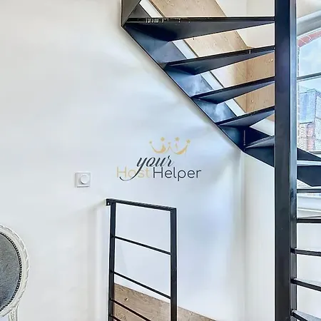 Victoria Yourhosthelper *