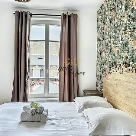 Victoria Yourhosthelper *