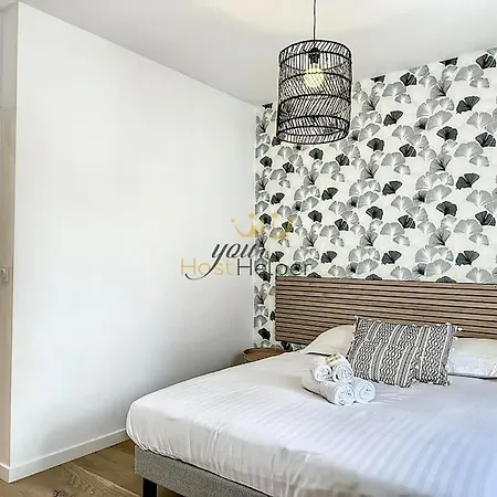 Victoria Yourhosthelper *