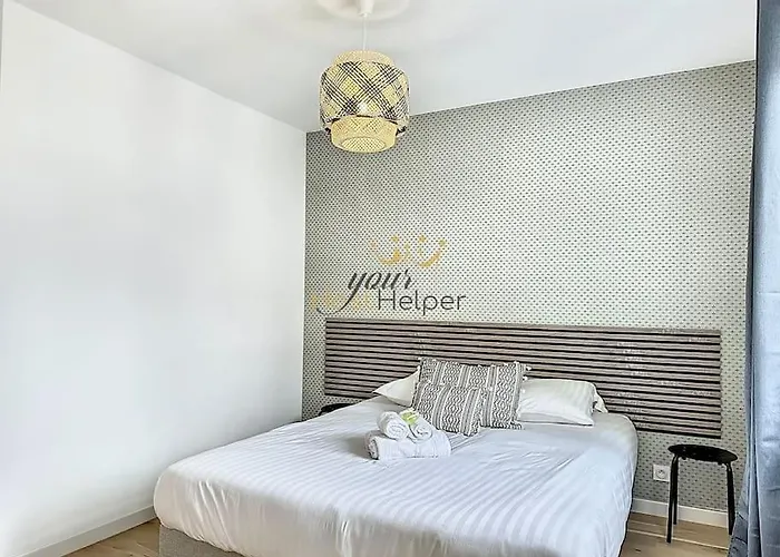 Victoria Yourhosthelper * Deauville