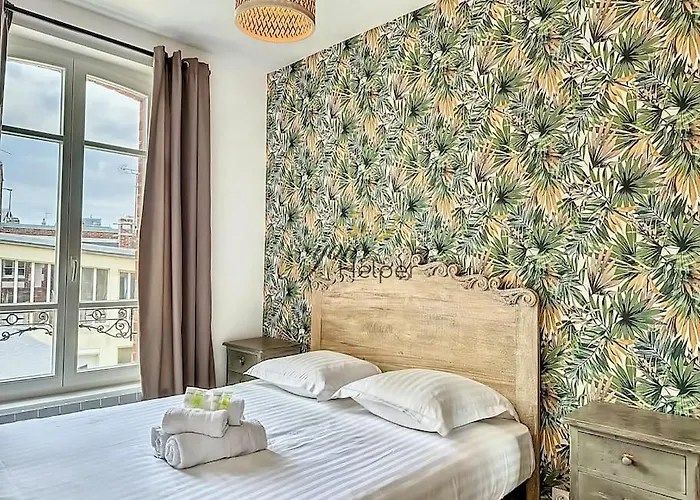 Victoria Yourhosthelper