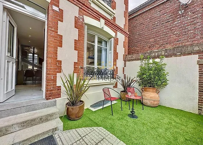 Victoria Yourhosthelper *