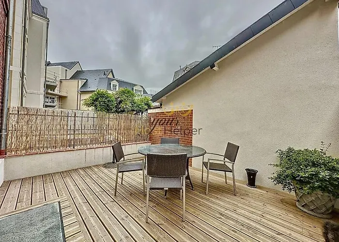 Victoria Yourhosthelper