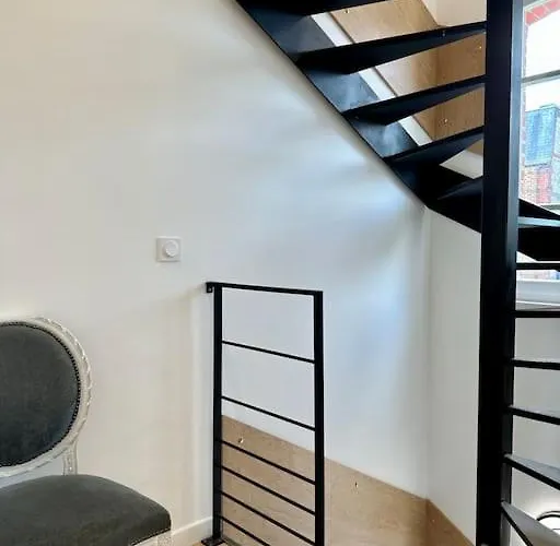 Victoria Yourhosthelper