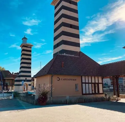 Victoria Yourhosthelper Villa *