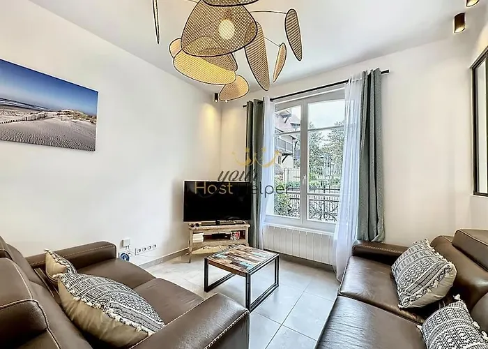 Victoria Yourhosthelper * Deauville